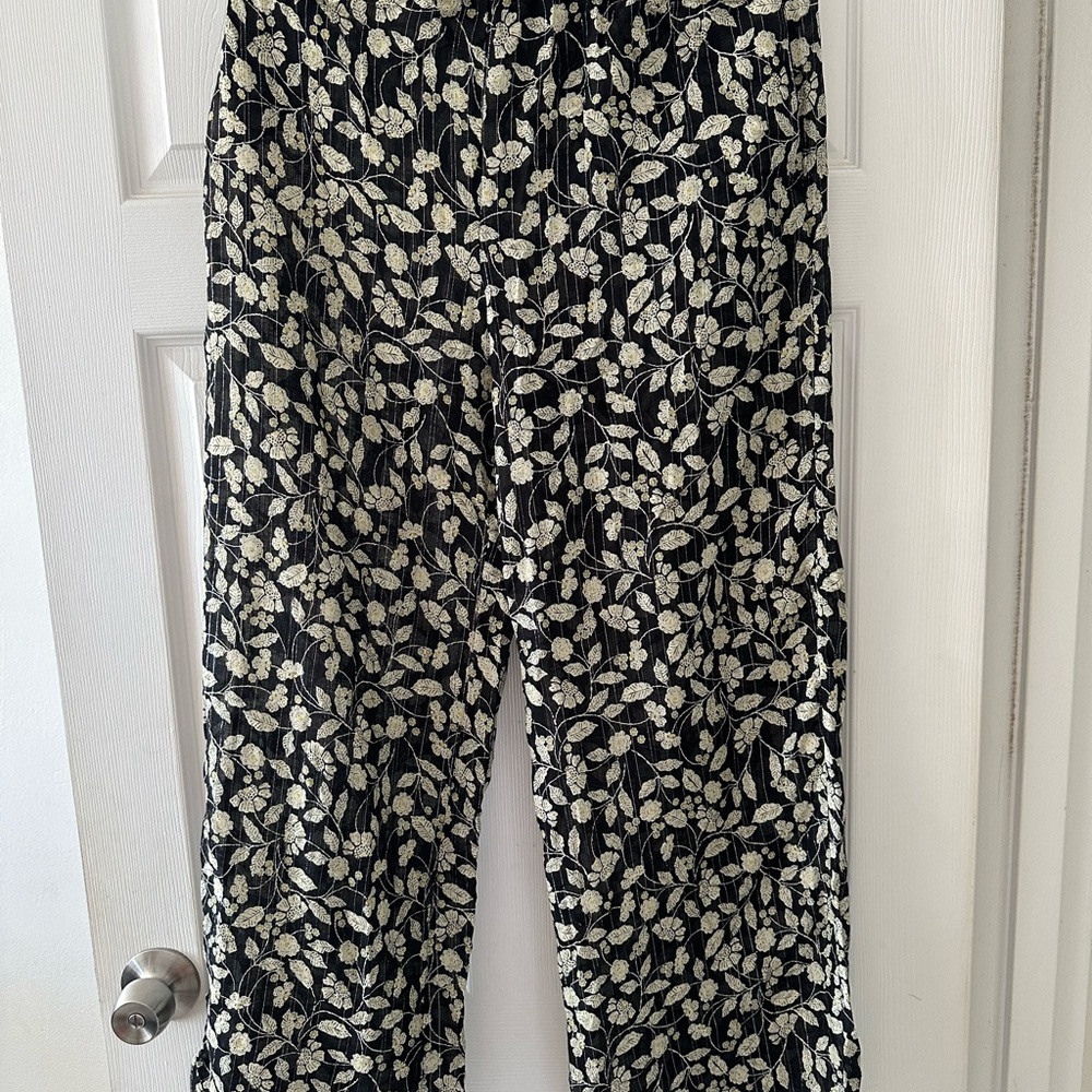 Zara Black and Cream Floral Pants NWOT Size L, metallic threading